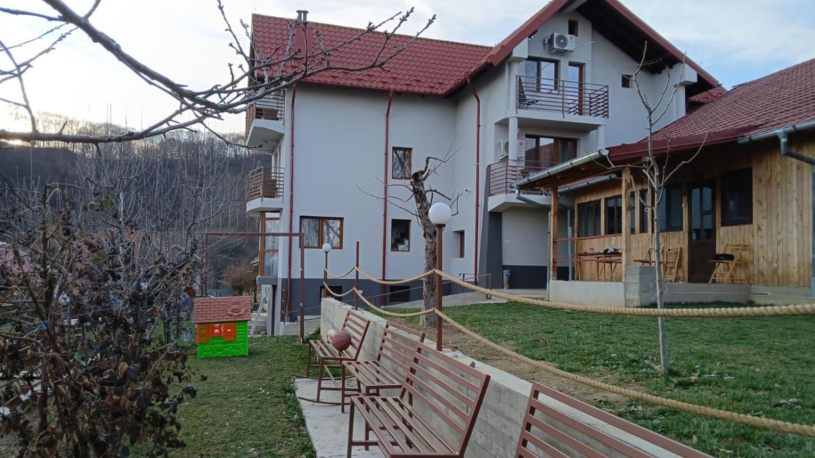 Perla Argesului, Ciubar, Piscina, Lift, Gratar, Cabana, Pensiuni, Hotel Cazare Transfagarasan Curtea De Arges Albestii de Arges Екстериор снимка